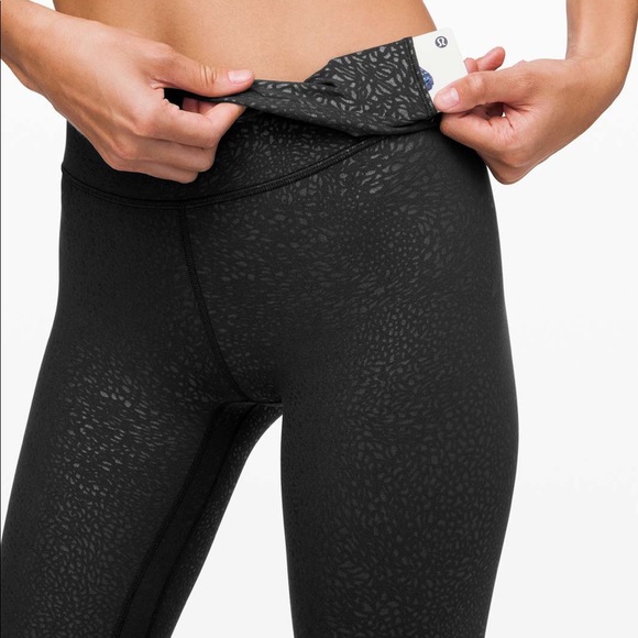 polar shift emboss black